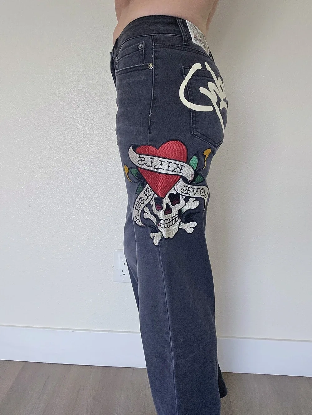 ❤️NWT Ed Hardy Embroidered Wide Leg Jeans - Picture 3 of 10